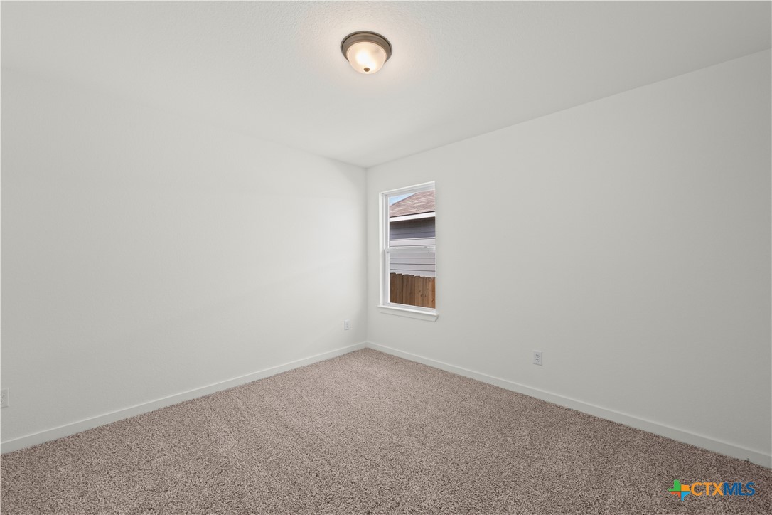 1916 Meridian Loop Property Photo 11