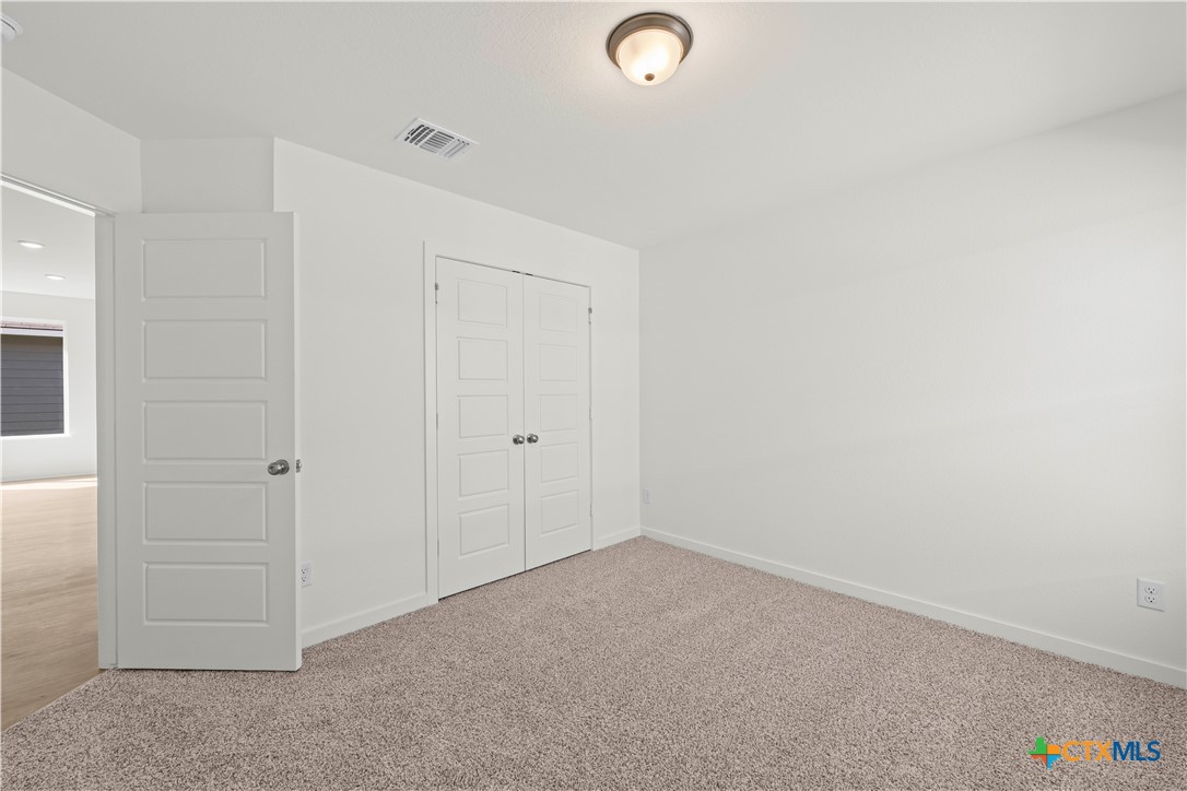 1916 Meridian Loop Property Photo 12