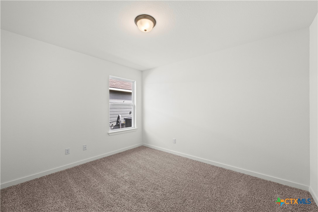 1916 Meridian Loop Property Photo 13