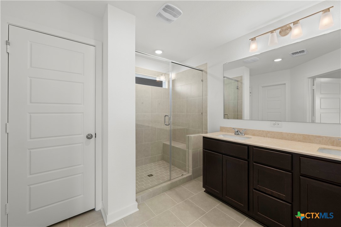 1916 Meridian Loop Property Photo 16