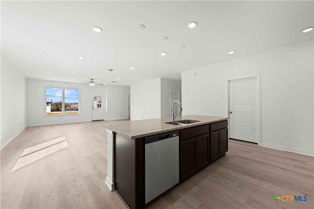 1916 Meridian Loop Property Photo 23