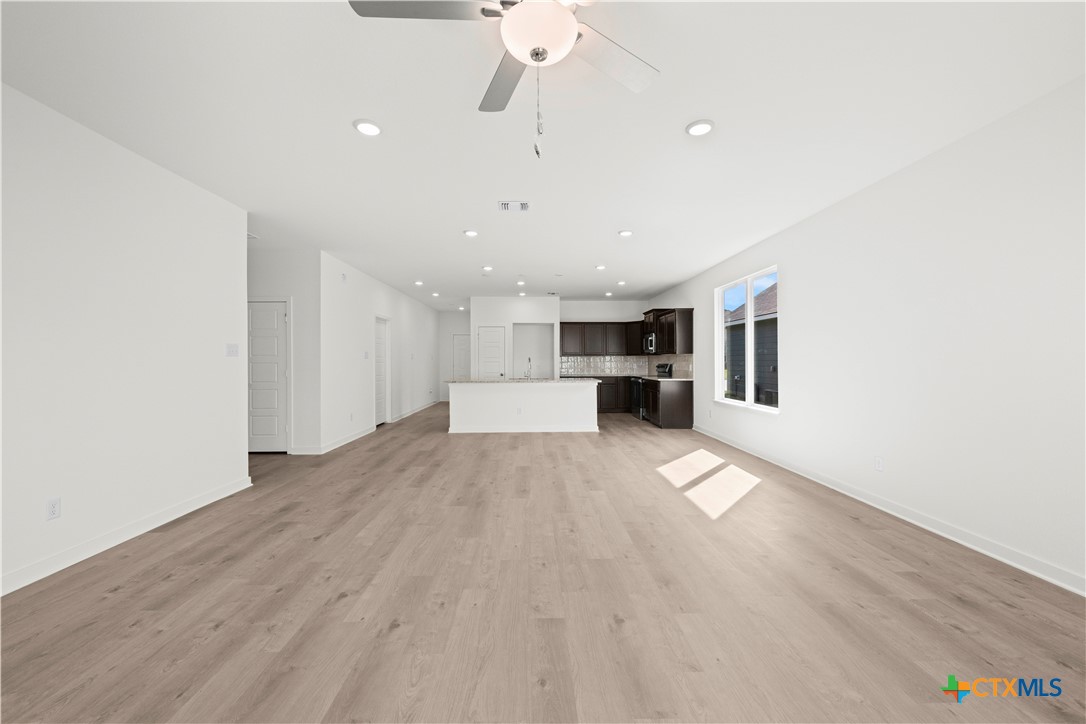 1916 Meridian Loop Property Photo 27