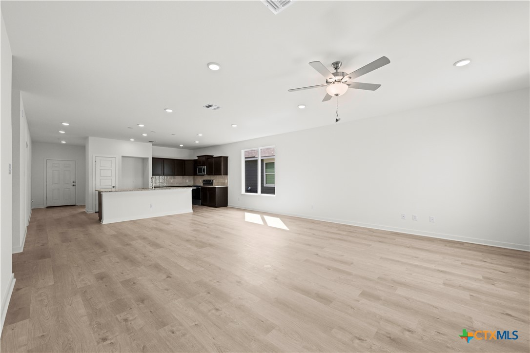 1916 Meridian Loop Property Photo 28