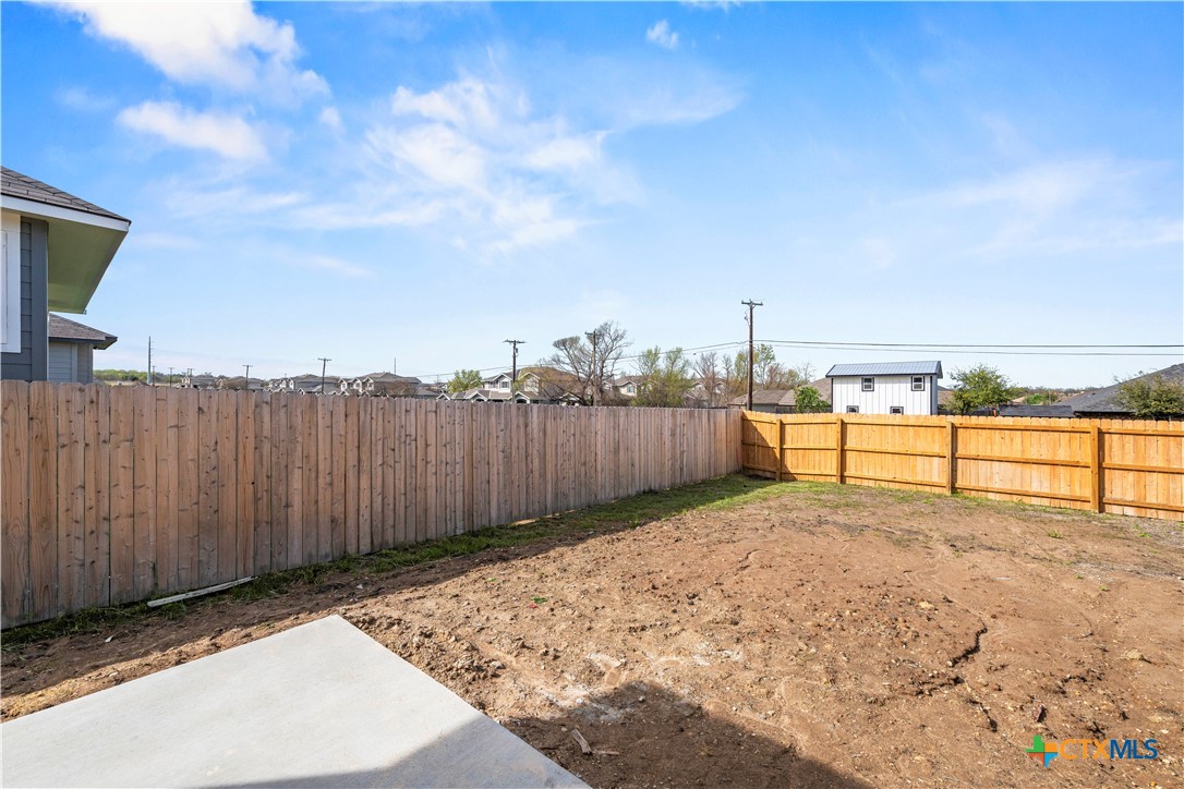 1916 Meridian Loop Property Photo 29