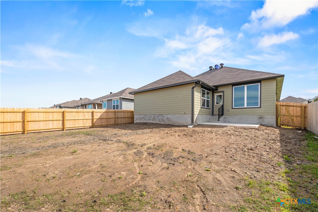 1916 Meridian Loop Property Photo 30