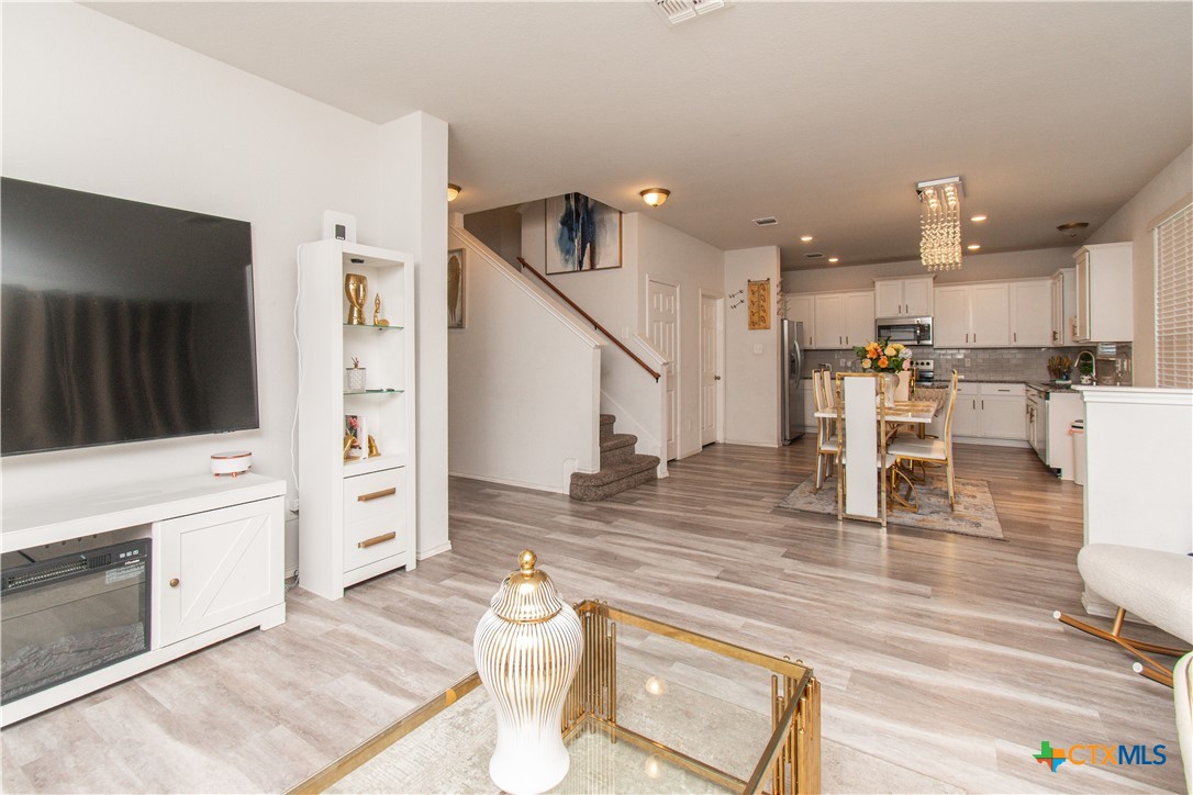 3905 Anvil Range Road Property Photo 4
