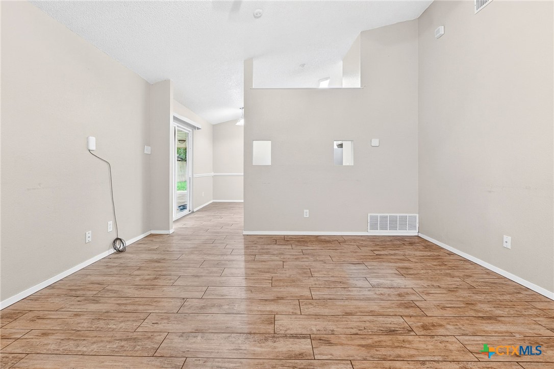 3704 Daniels Drive Property Photo 3