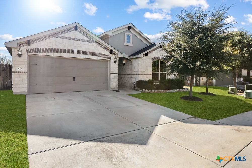 105 Leather Oak Loop Property Photo 1