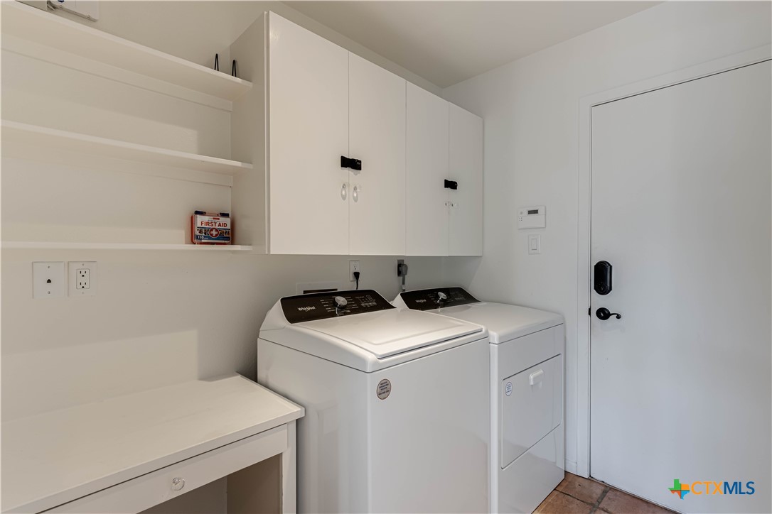 1078/1081 Hillside View Property Photo 32