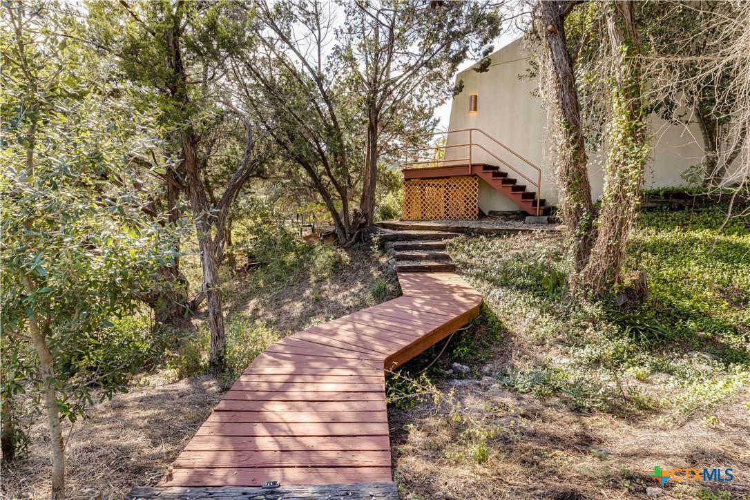 1078/1081 Hillside View Property Photo 36