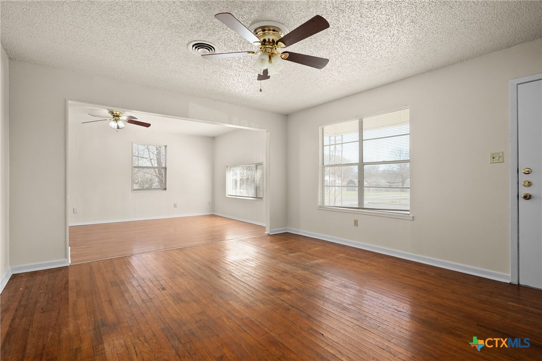 302 Easy St Property Photo 5