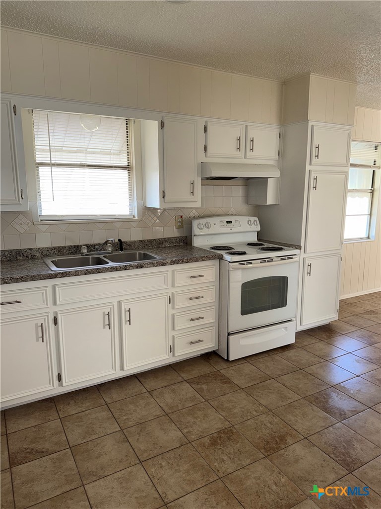 302 Easy St Property Photo 10