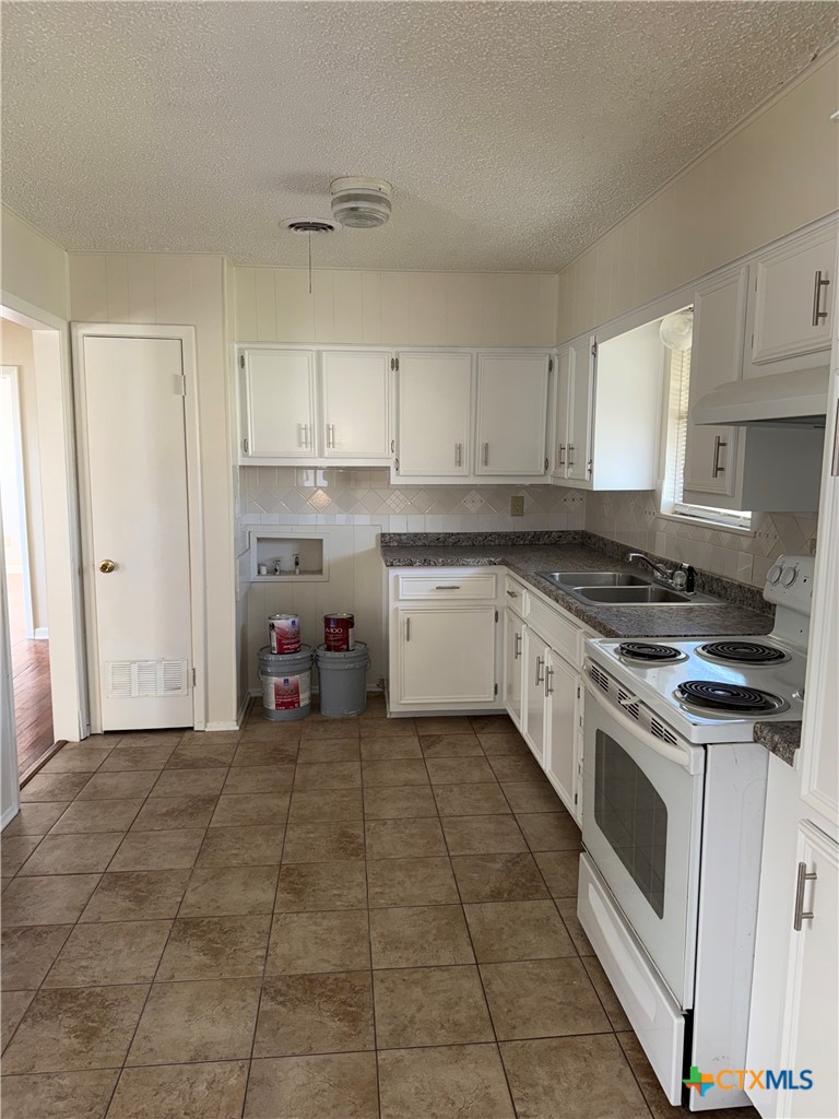 302 Easy St Property Photo 11