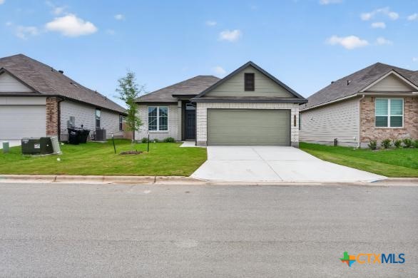 1915 Meridian Loop Property Photo 2