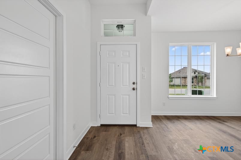 1915 Meridian Loop Property Photo 9