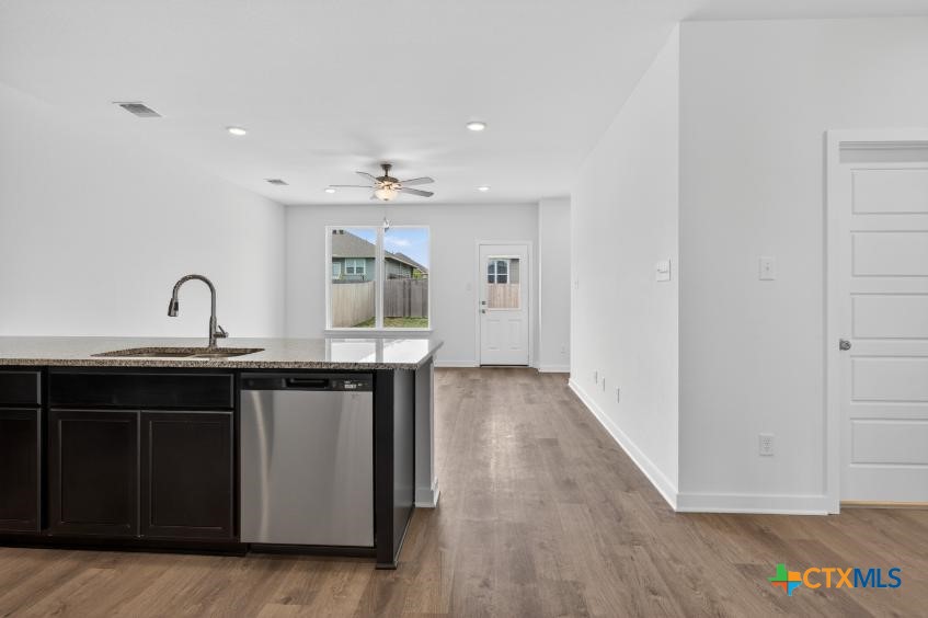 1915 Meridian Loop Property Photo 10