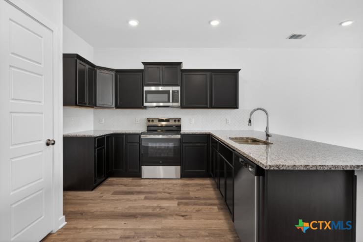 1915 Meridian Loop Property Photo 11