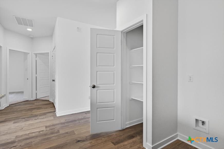 1915 Meridian Loop Property Photo 12