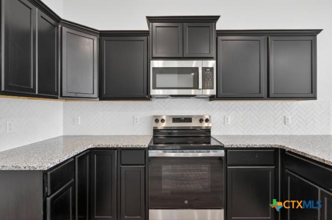 1915 Meridian Loop Property Photo 13