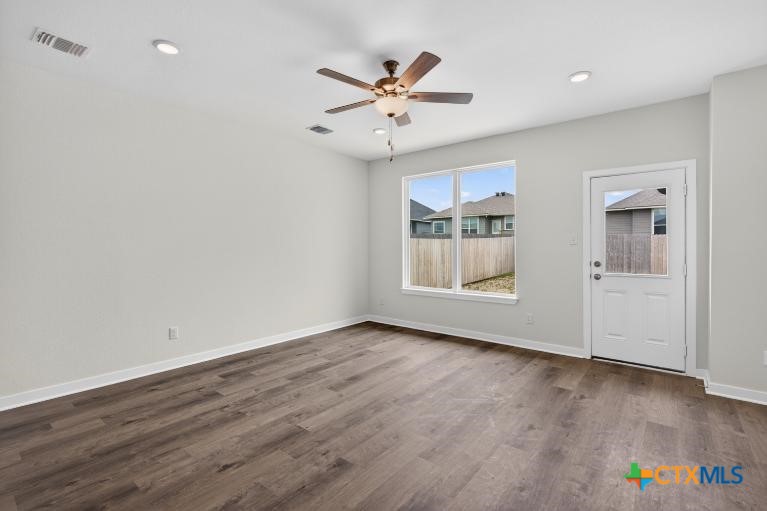 1915 Meridian Loop Property Photo 14