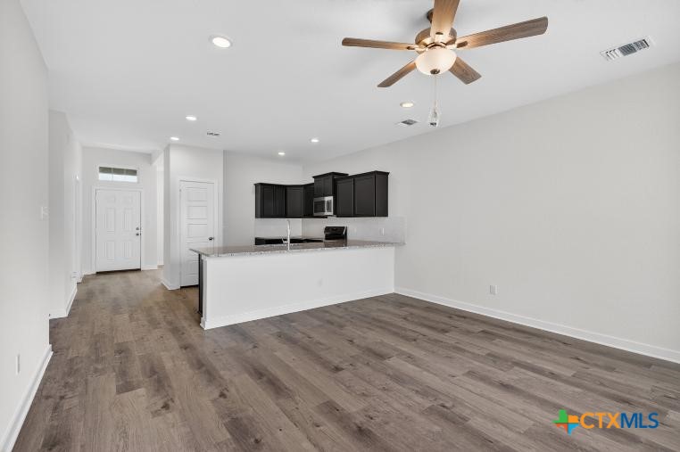 1915 Meridian Loop Property Photo 15