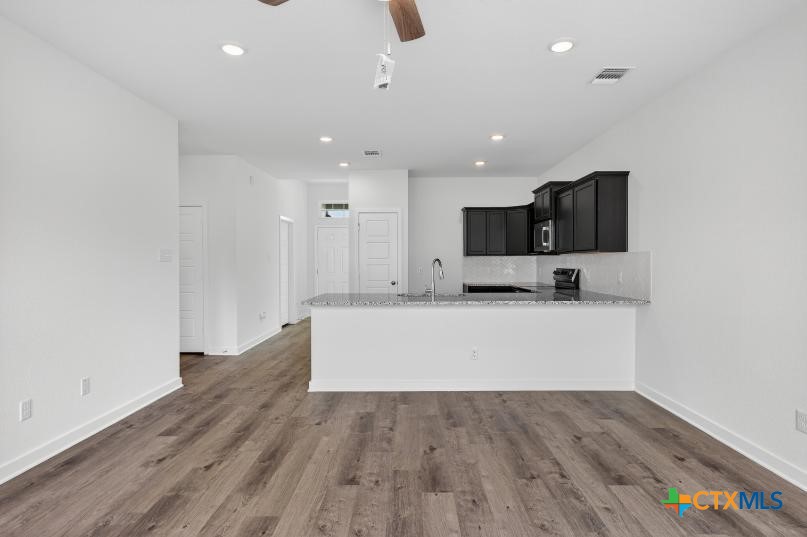 1915 Meridian Loop Property Photo 16