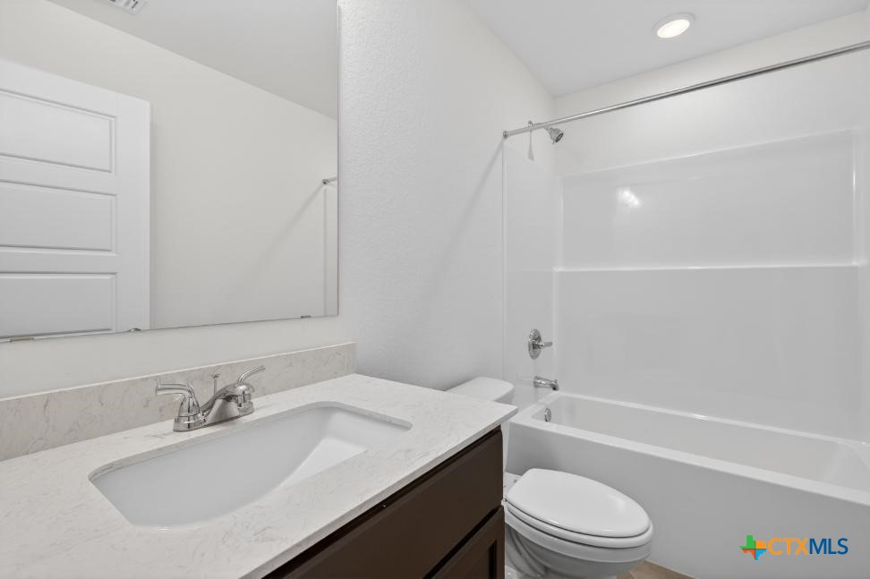 1915 Meridian Loop Property Photo 17