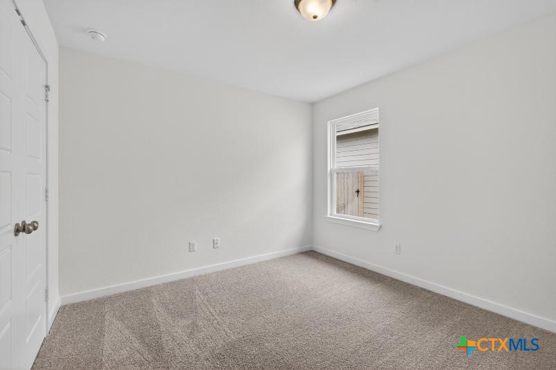 1915 Meridian Loop Property Photo 20