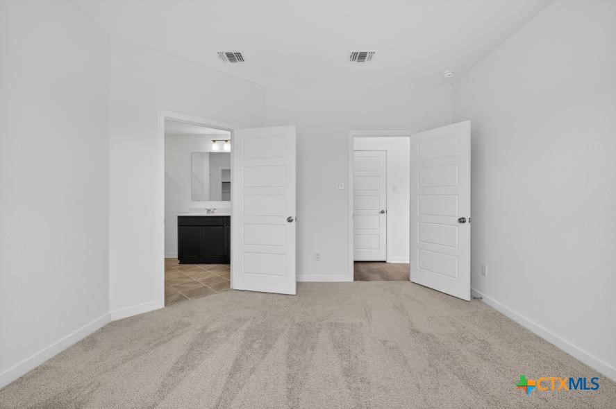 1915 Meridian Loop Property Photo 23
