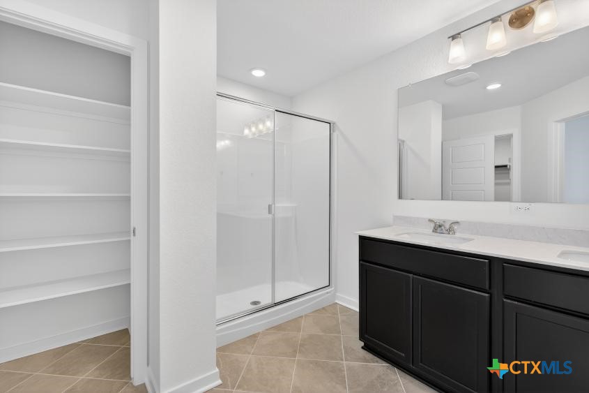1915 Meridian Loop Property Photo 24