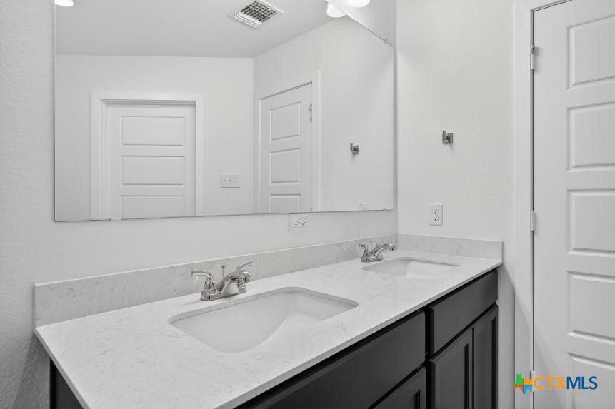 1915 Meridian Loop Property Photo 25
