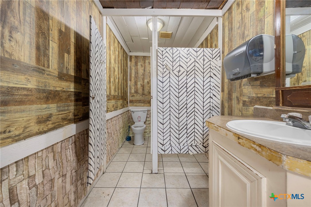 1505 E Veterans Memorial Boulevard Property Photo 19