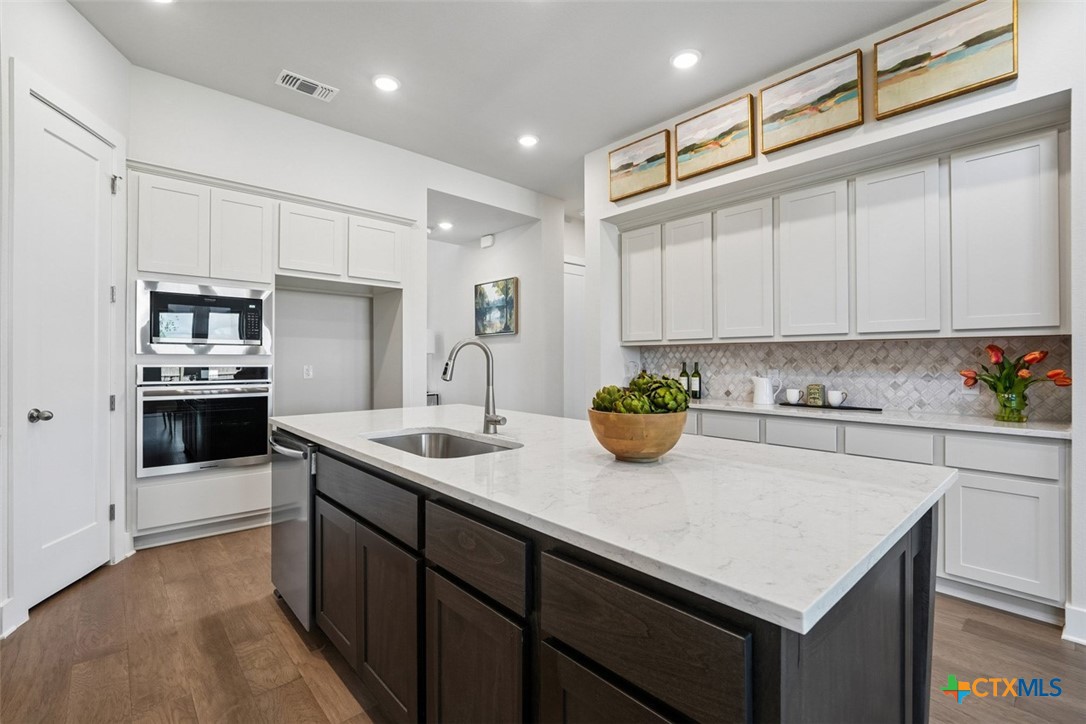 2219 Altiplano Property Photo 4