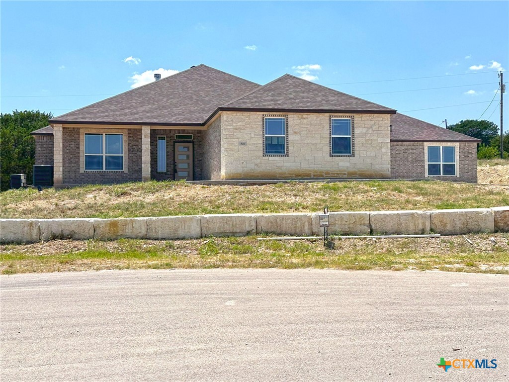 818 Estate Circle Property Photo 1