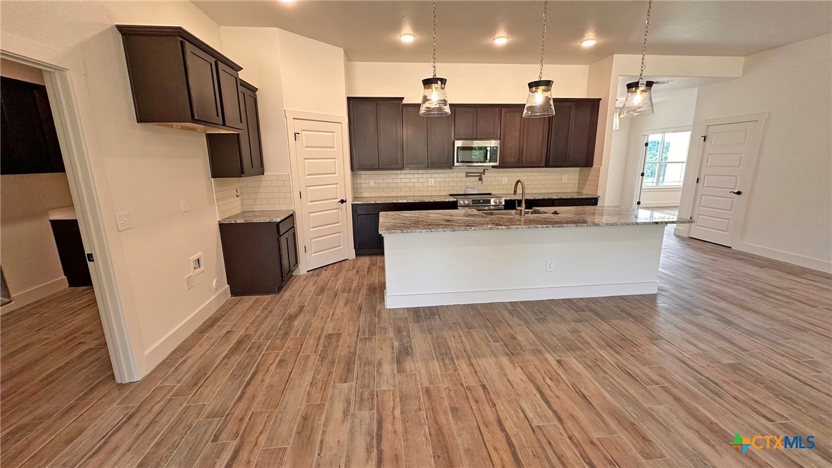 818 Estate Circle Property Photo 8