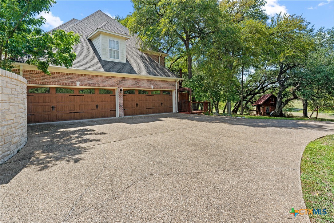 300 Salado Creek Place Property Photo 5