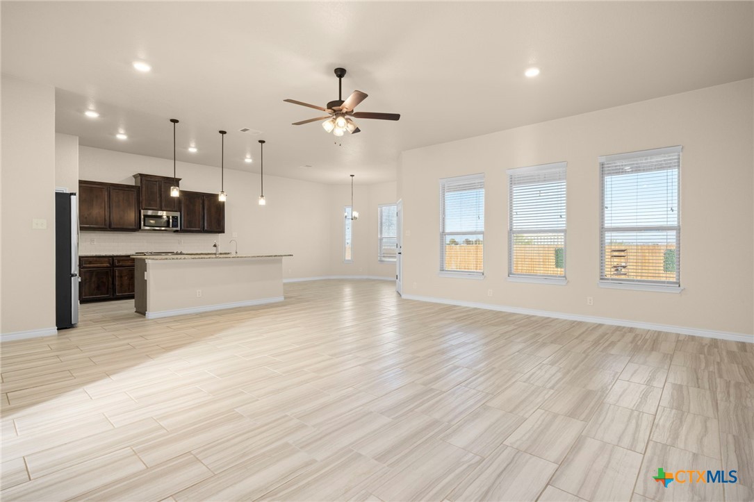 2518 Meadow Lark Drive Property Photo 3