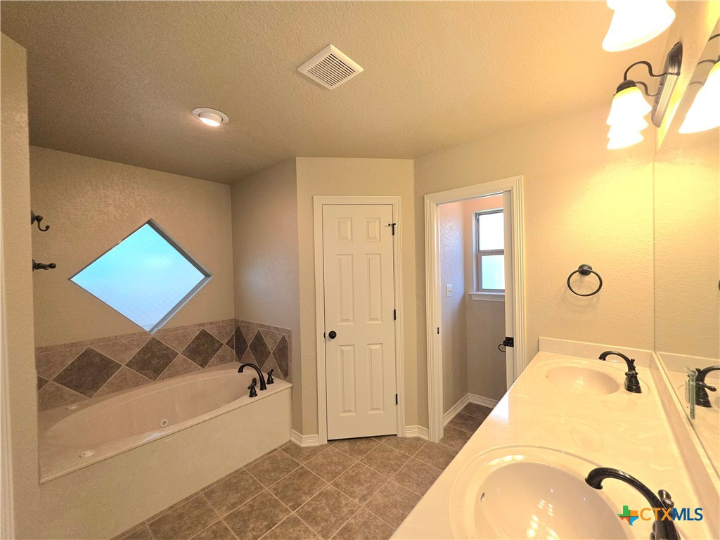 5020 Sean Patrick Glen Property Photo 14