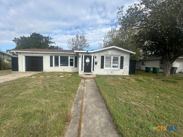 2302 E Mistletoe Avenue Property Photo 1