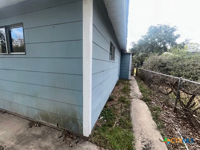 2302 E Mistletoe Avenue Property Photo 2