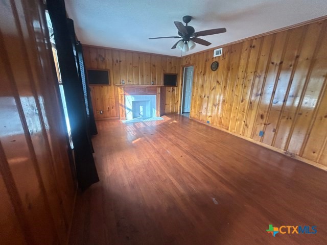 2302 E Mistletoe Avenue Property Photo 6