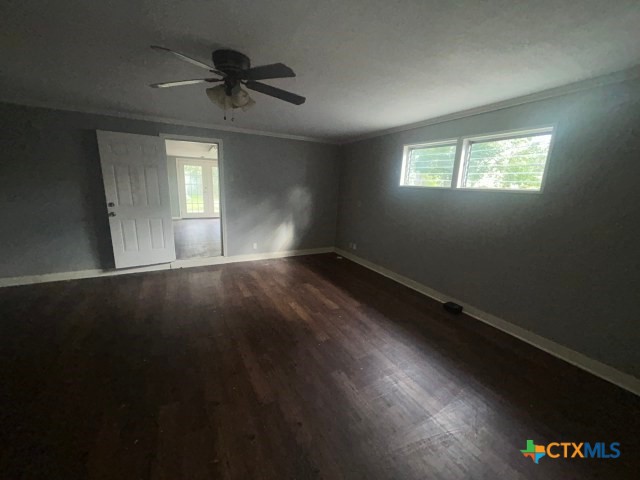 2302 E Mistletoe Avenue Property Photo 9