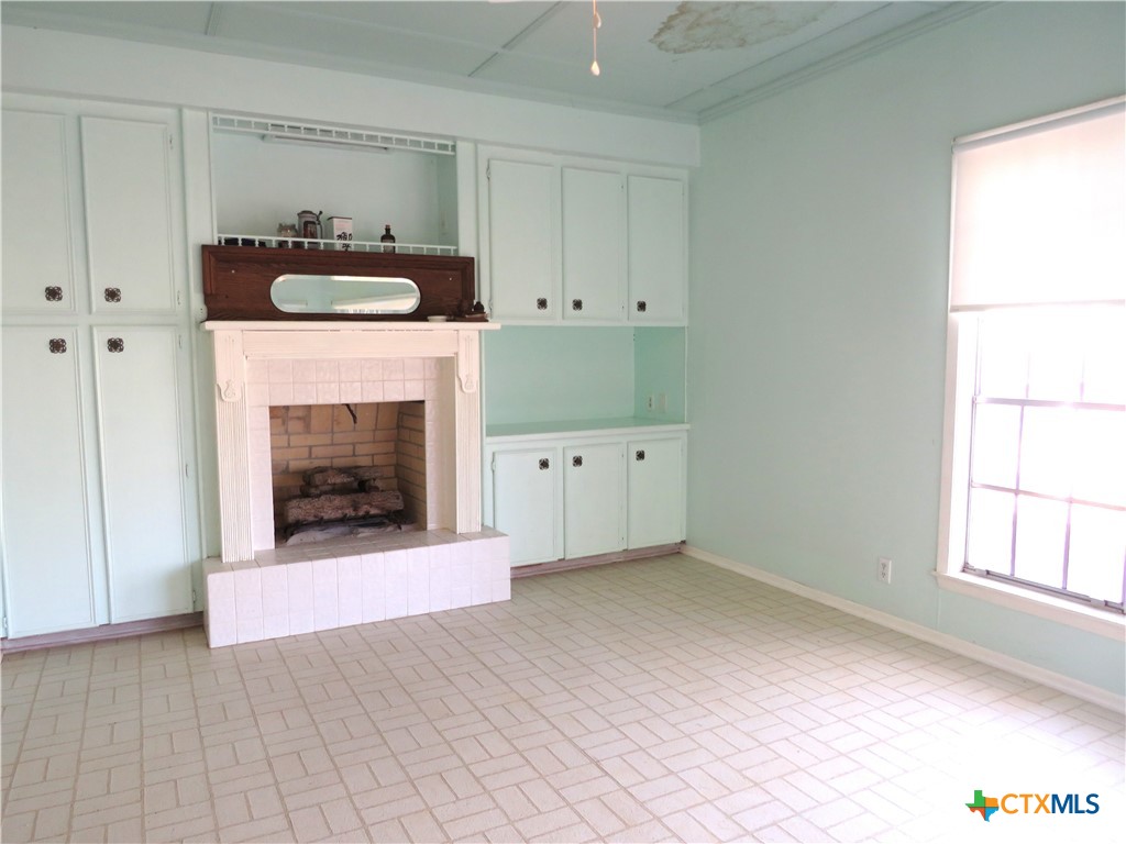 342 W Oak Street Property Photo 6