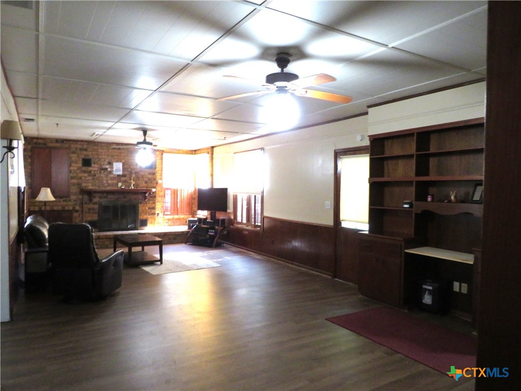 342 W Oak Street Property Photo 7