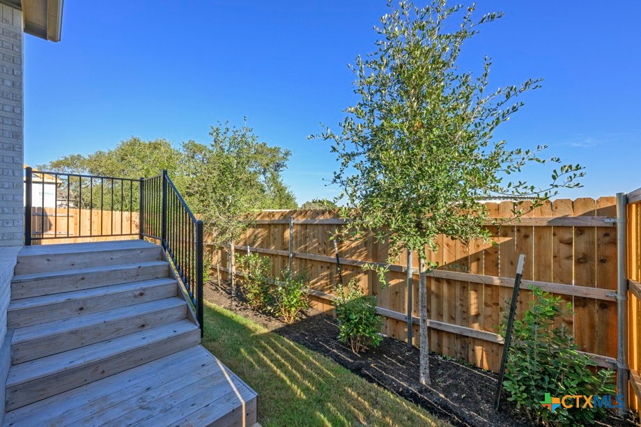 244 Basket Flower Loop Property Photo 21