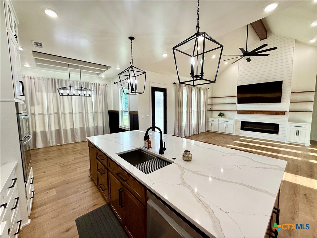 209 Comanche Drive Property Photo 8