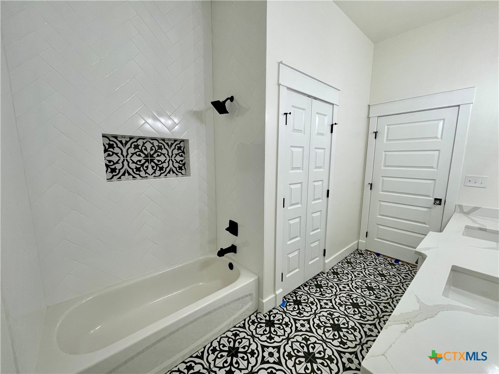 209 Comanche Drive Property Photo 23