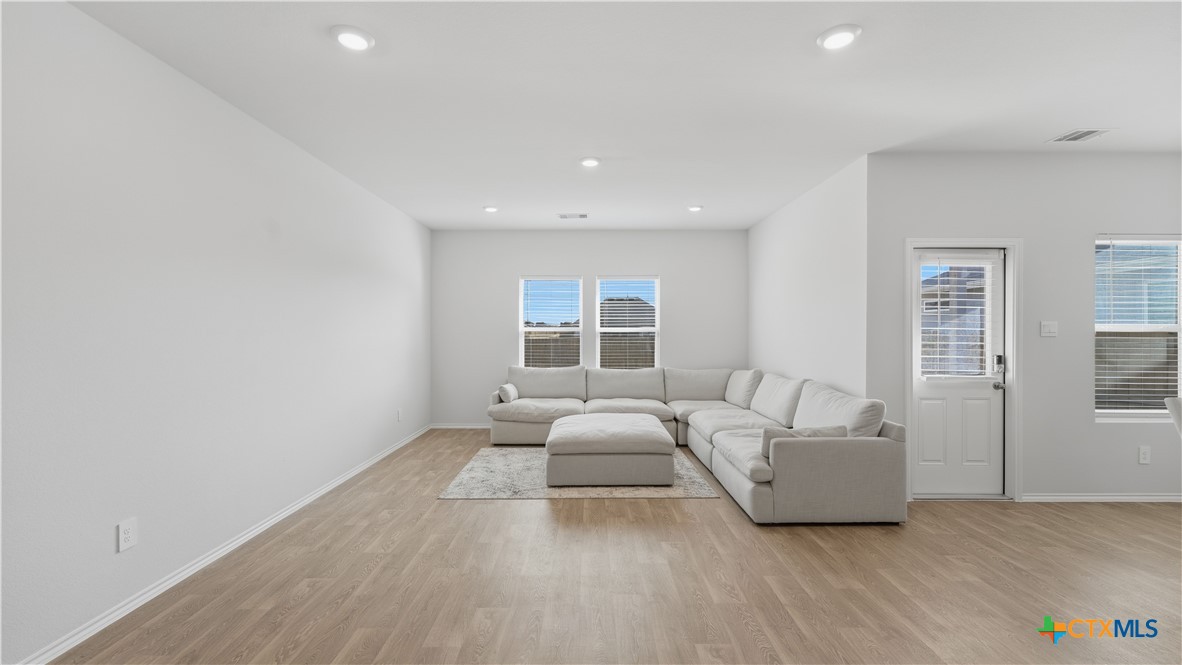 1708 Violeteared Way Property Photo 4