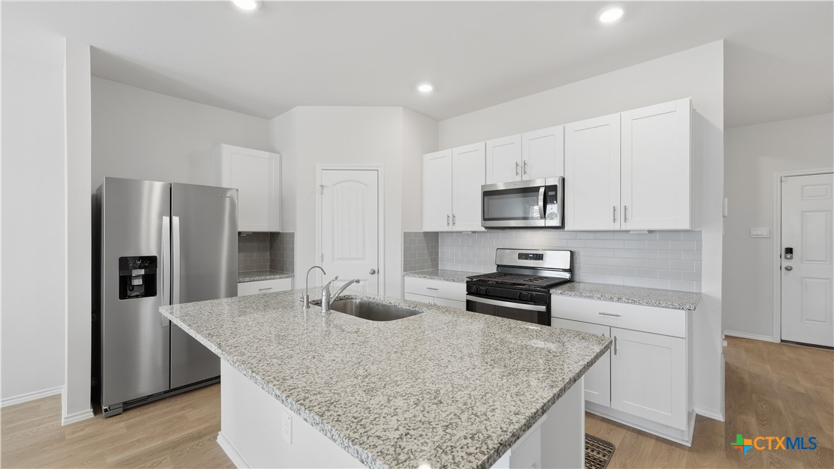 1708 Violeteared Way Property Photo 5