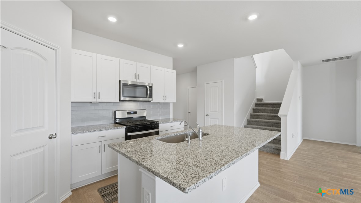 1708 Violeteared Way Property Photo 6